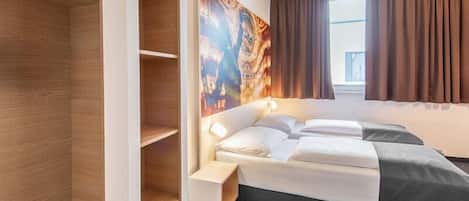Chambre avec lits jumeaux | Bureau, système d’insonorisation, accès au Wi-Fi (inclus)