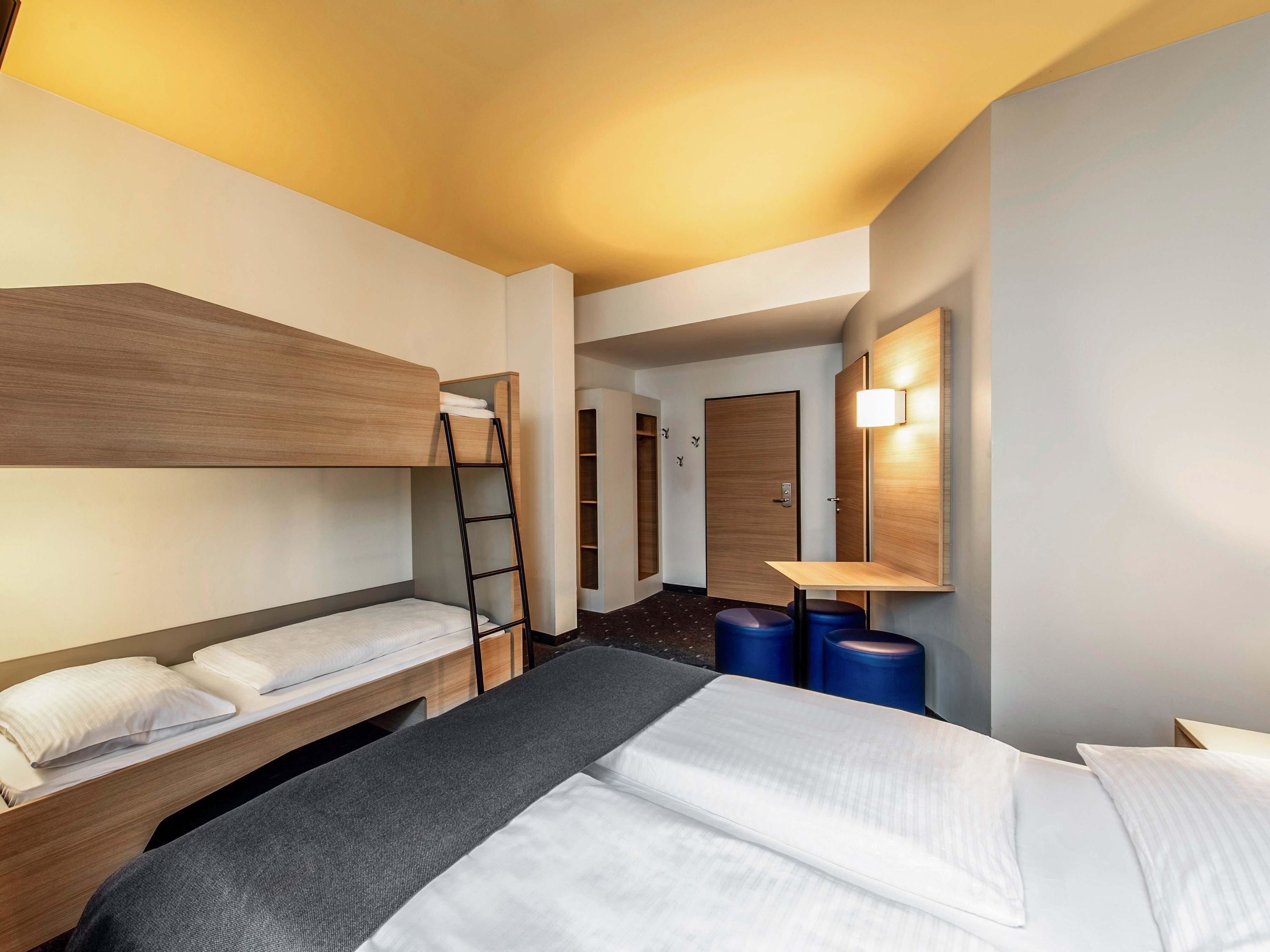 Quadruple Room | Desk, soundproofing, WiFi (free), bed sheets
