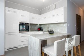 Apartment, 2 Bedrooms, Balcony | Private kitchen | Oven, dishwasher, coffee/tea maker, electric kettle - Apartment Poznan Towarowa by Renters (Poznan)