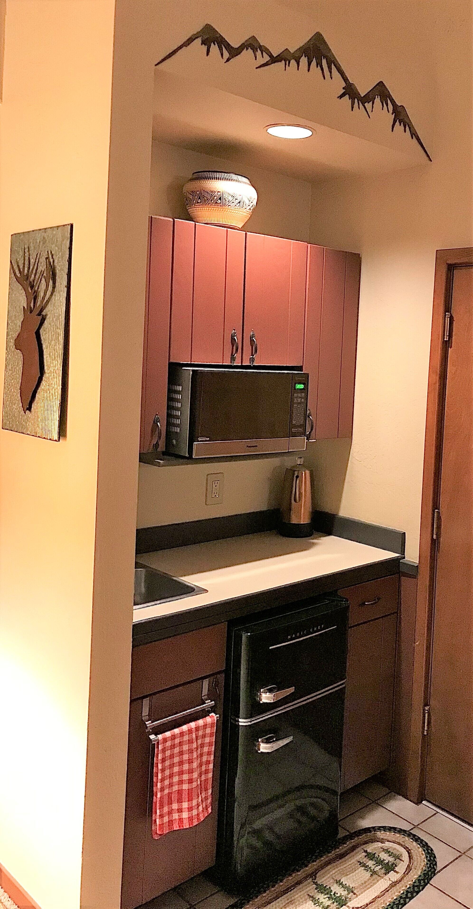 Rustic Cabin Condo With Soaring Views of Mt. Crested Butte