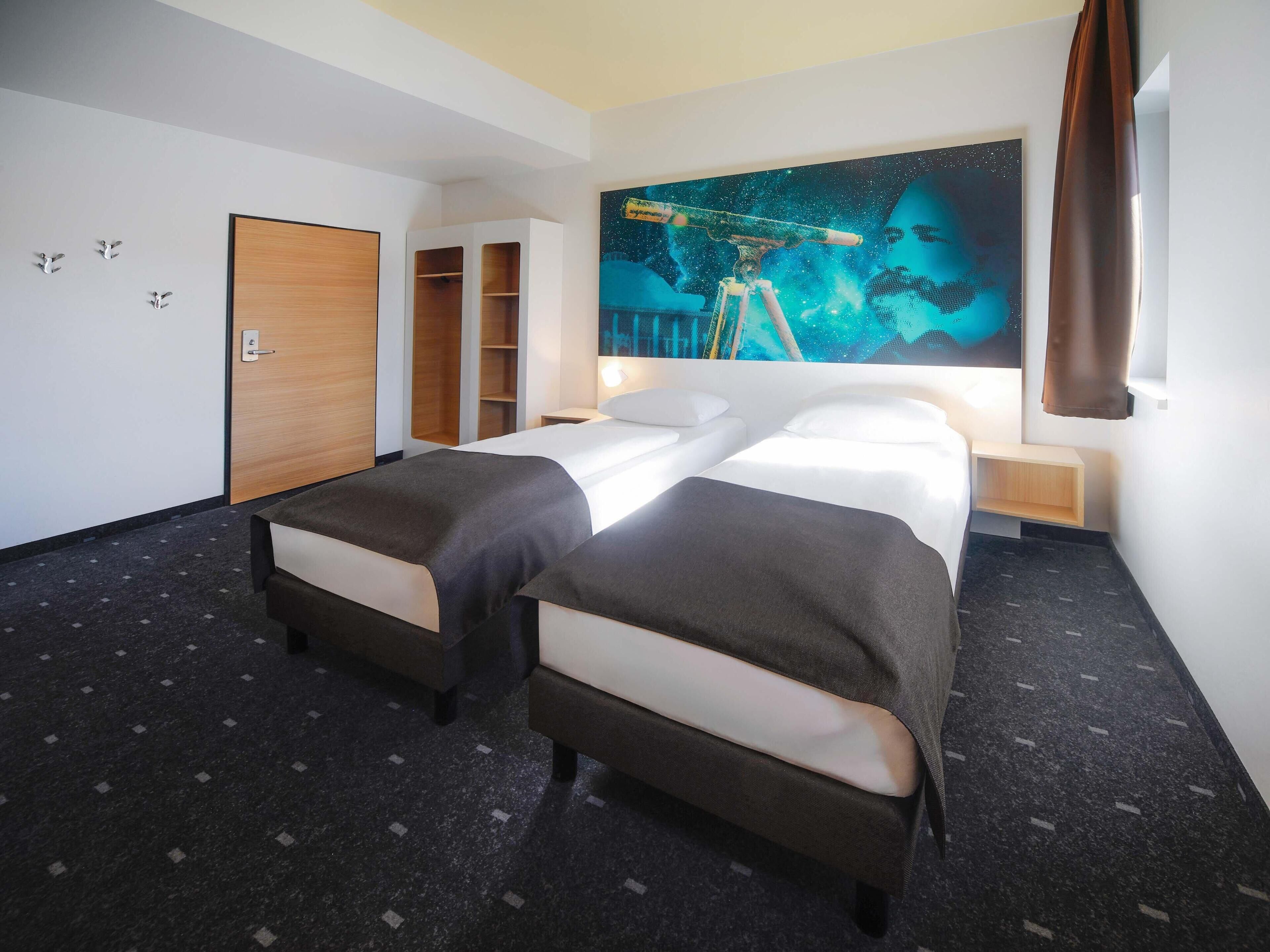 双床房 | 办公桌、隔音、免费 WiFi、床单