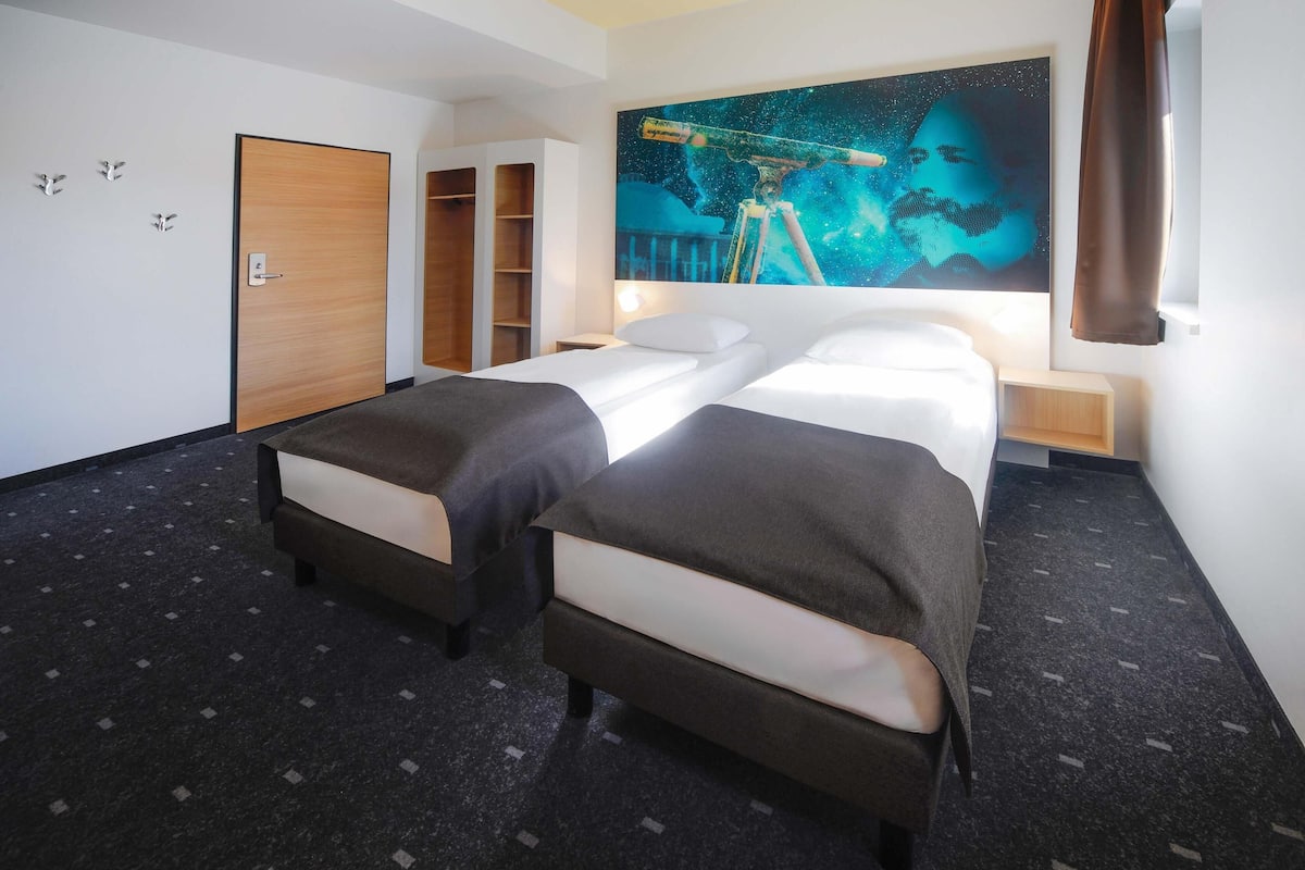 Twin Room | Desk, soundproofing, free WiFi, bed sheets