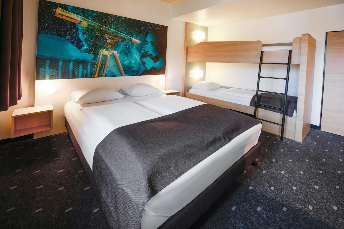 Quadruple Room | 1 bedroom, desk, soundproofing, free WiFi