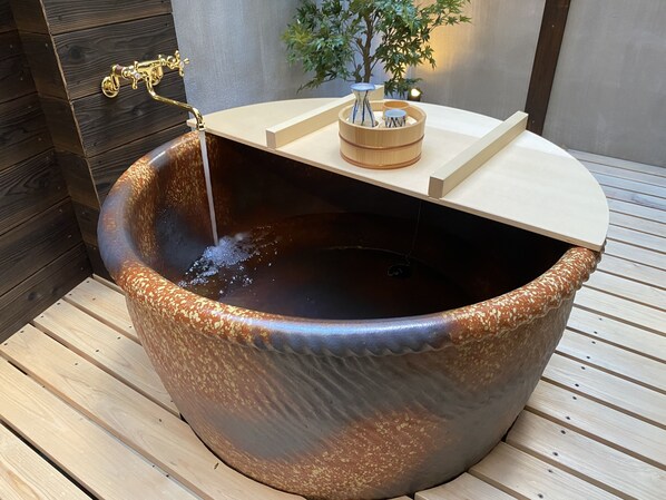 Outdoor spa tub - Amour Kobe East (Kobe)