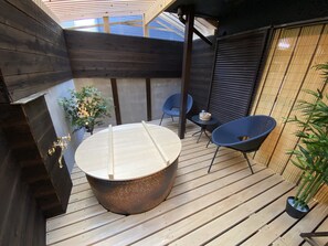 Outdoor spa tub - Amour Kobe East (Kobe)