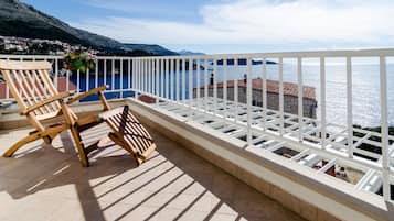 Apartment (Three-Bedroom Apartment) | Balcony