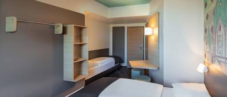 Een bureau, geluiddichte muren, gratis wifi, beddengoed