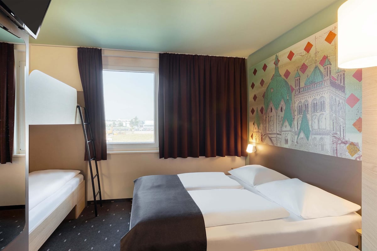 Quadruple Room | 1 bedroom, desk, soundproofing, free WiFi
