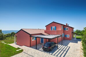 Front of property - Villa Cali (Oprtalj)