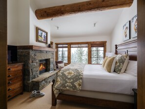 5 bedrooms, iron/ironing board, free WiFi, bed sheets