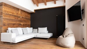 Appartement, 2 chambres, baignoire à remous (Abete) | Salle de séjour | Téléviseur