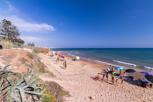 Amarillis, seafront apartment on the beach of Caucana (Punta Secca)