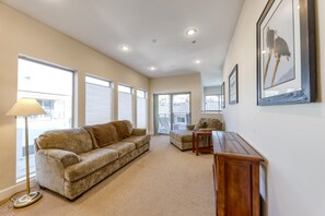 TV, fireplace, DVD player