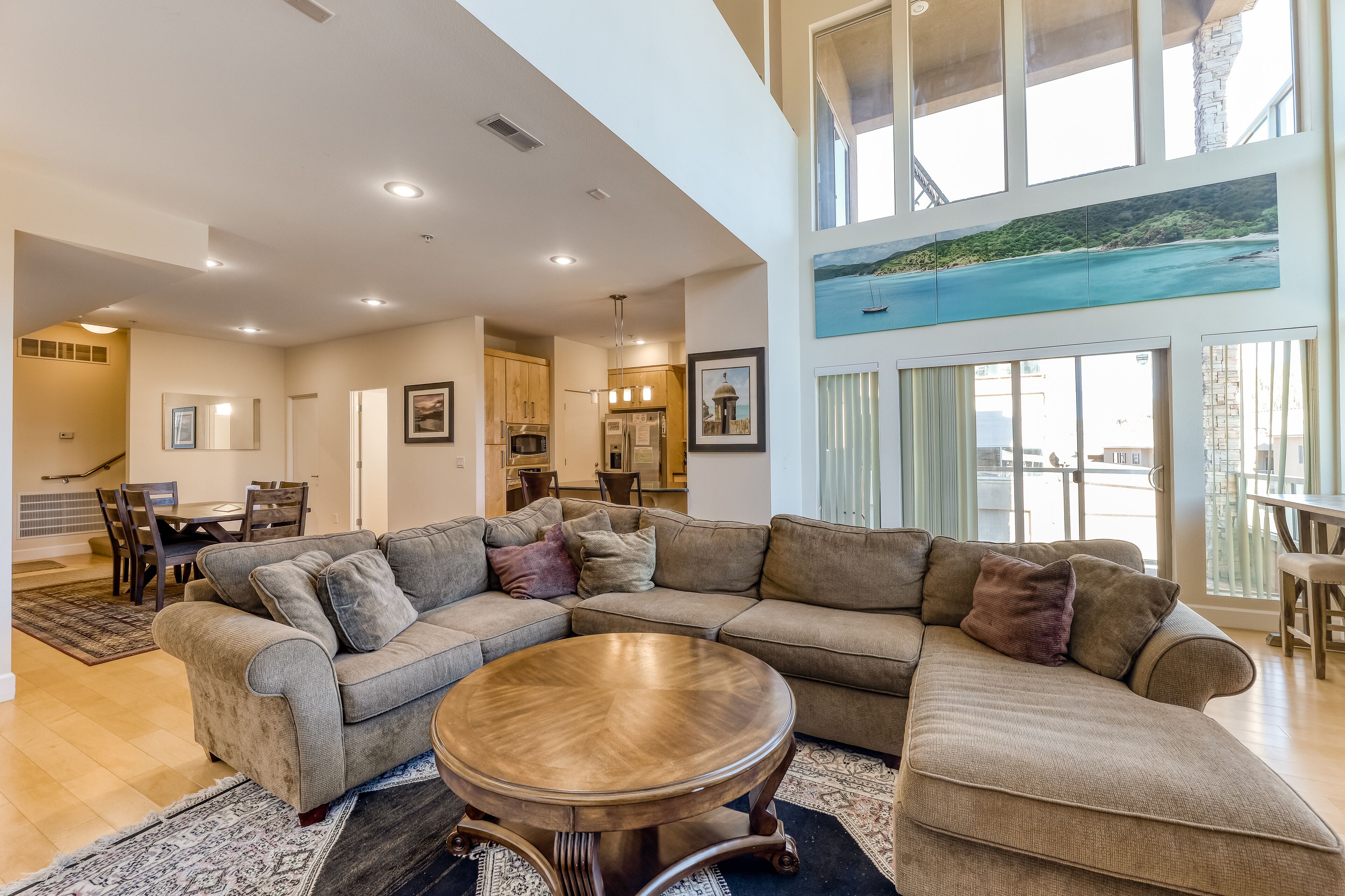 Modern getaway near the lifts - fireplace, lofted layout, mountain views & W/D