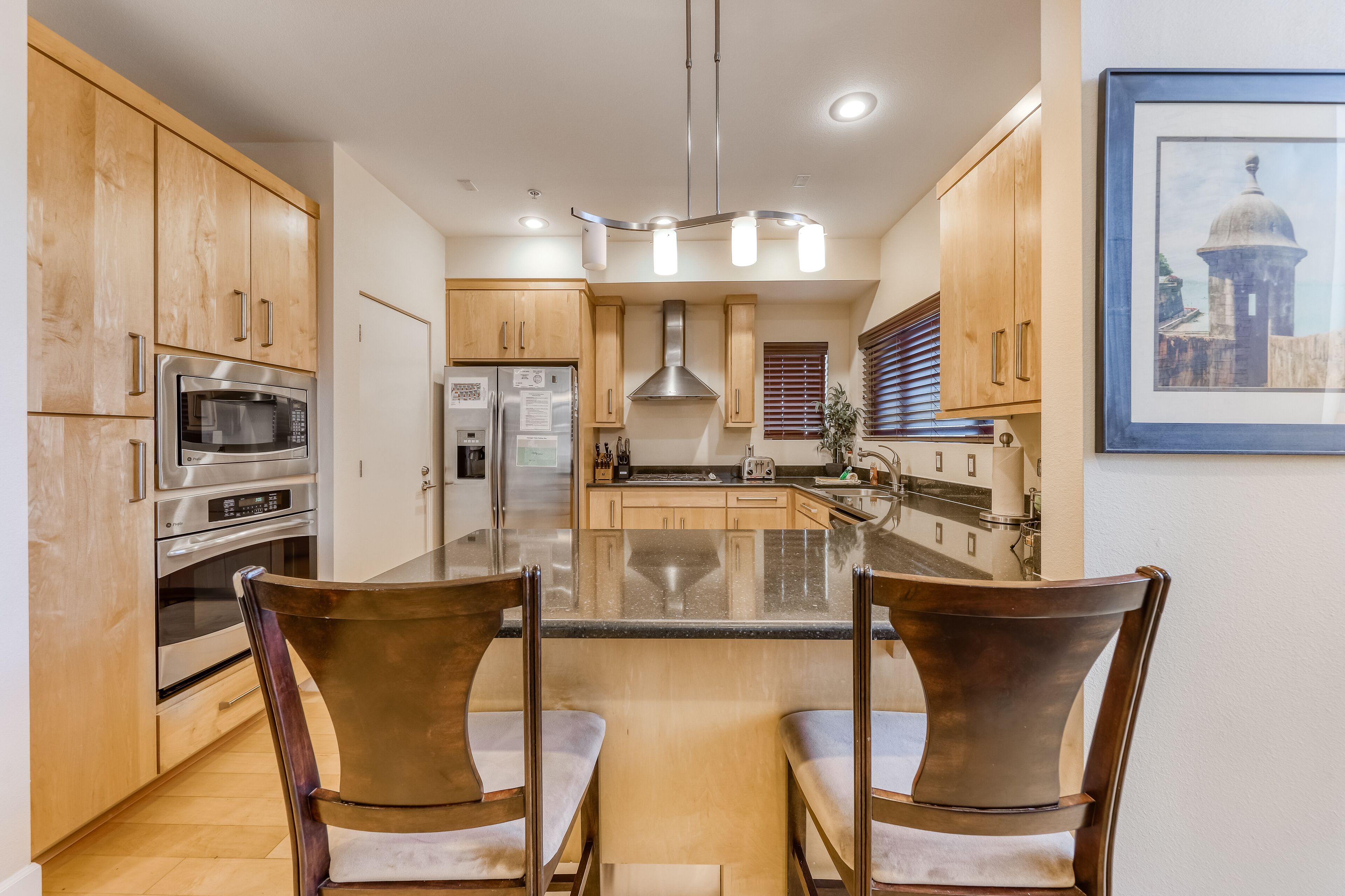 Modern getaway near the lifts - fireplace, lofted layout, mountain views & W/D