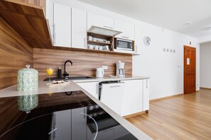 Apartment, 1 Bedroom, Terrace, Mountain View | Private kitchenette
