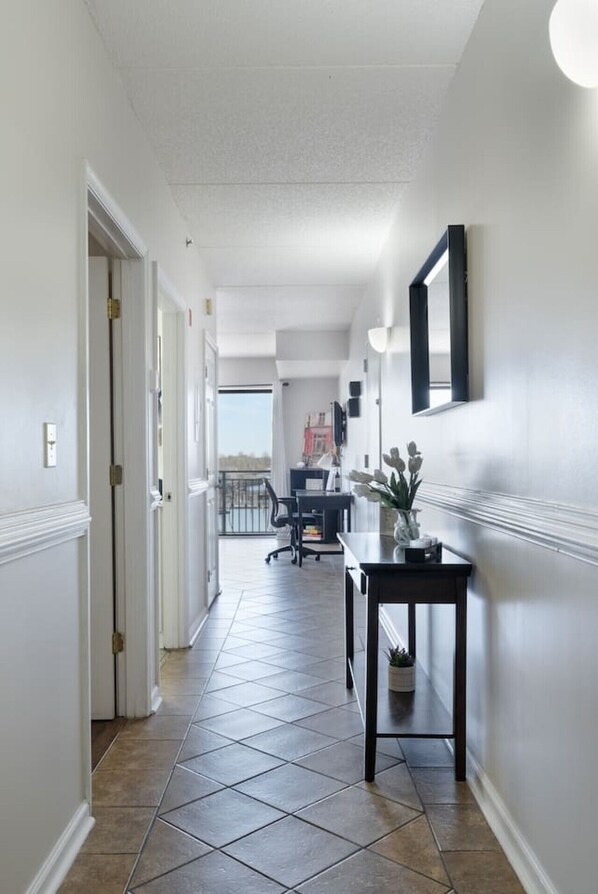 Interior - DT~ Free parking~ Sunset river views~ WiFi~ W/D (Wilmington)