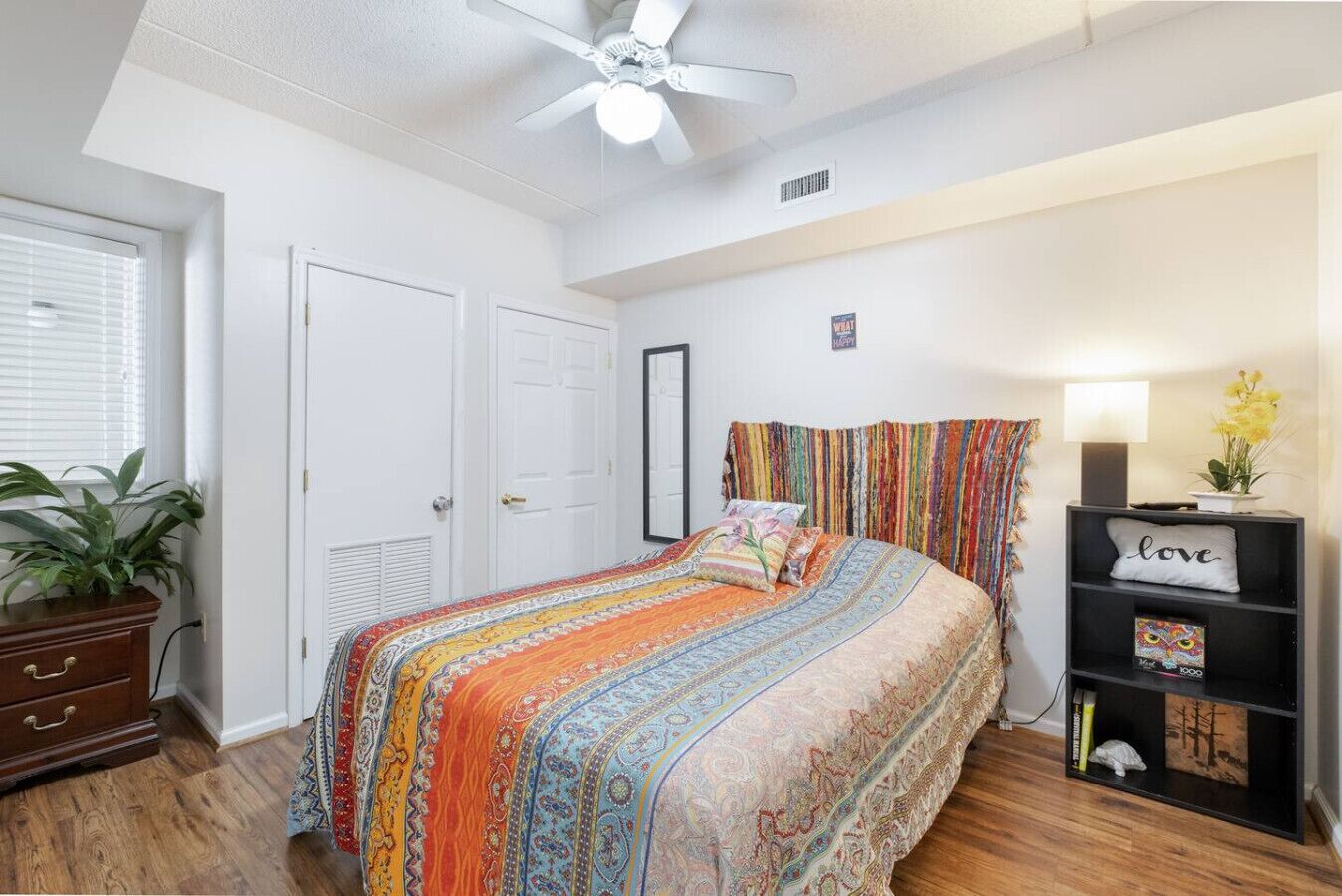 1 室のベッドルーム、デスク、アイロン / アイロン台、WiFi (無料)