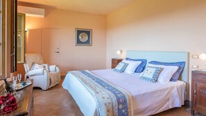 5 Schlafzimmer, Schreibtisch, Bügeleisen/Bügelbrett, kostenloses WLAN