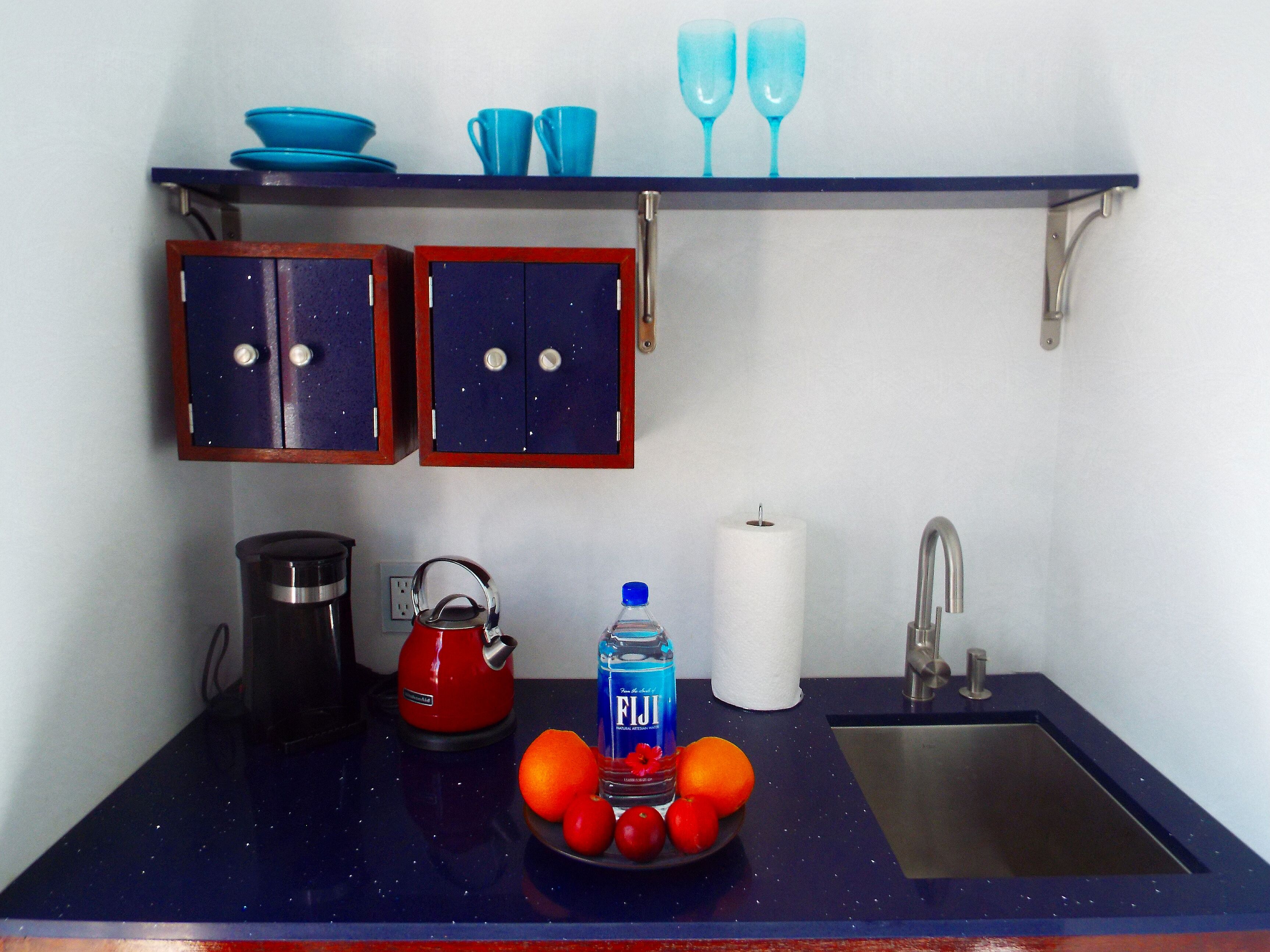 Fridge, oven, coffee/tea maker, electric kettle