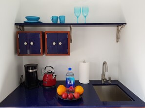 Fridge, oven, stovetop, coffee/tea maker