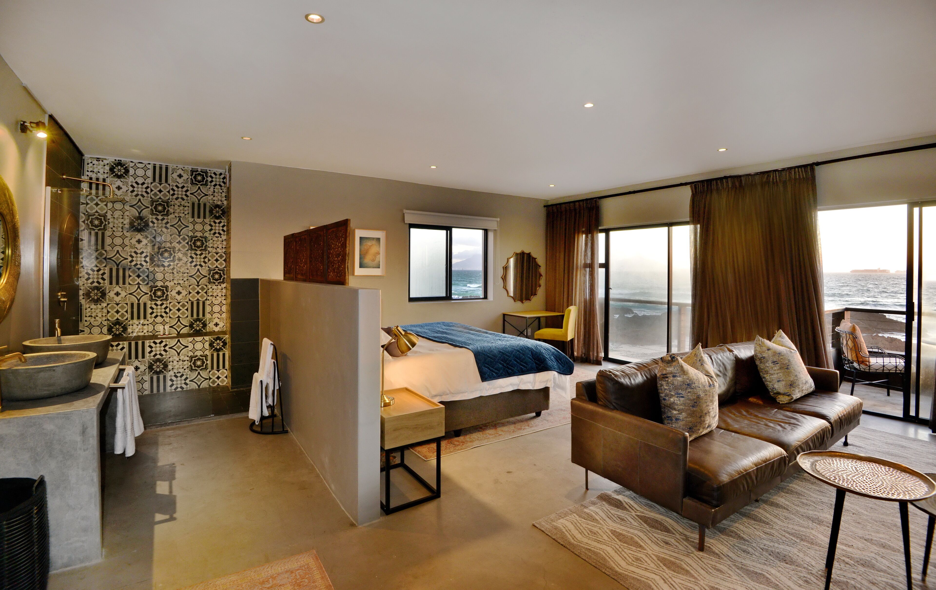 Executive Studio Suite | In-room safe, free WiFi, bed sheets