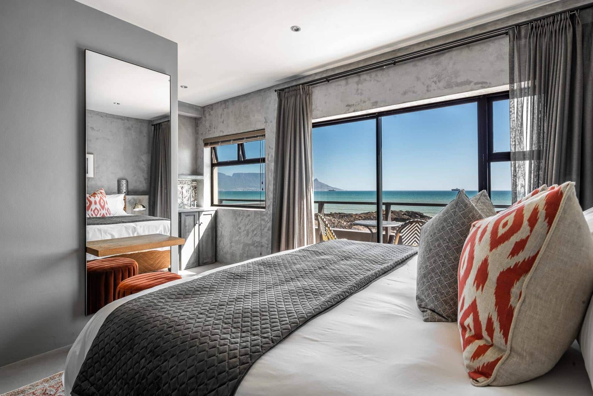 豪華雙人房 | 客房內保險箱、免費無線上網、床單