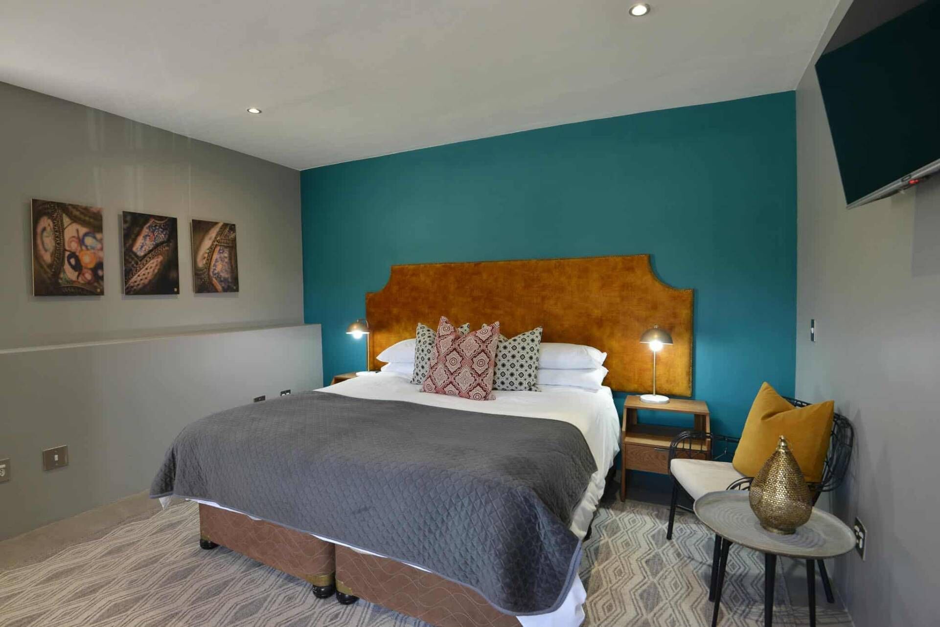 Chambre luxueuse | Coffre-fort, accès au Wi-Fi (inclus), literie fournie