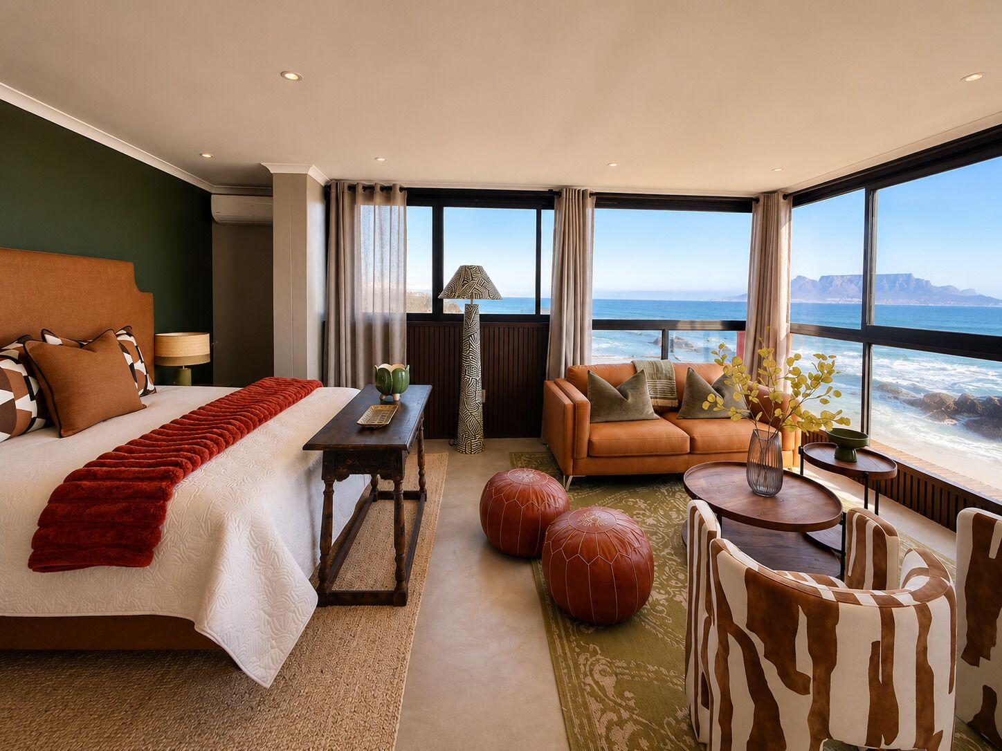 Minibar, in-room safe, WiFi (free), bed sheets