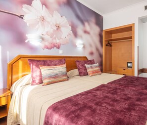 Caja fuerte, sistema de insonorización, wifi gratis y ropa de cama