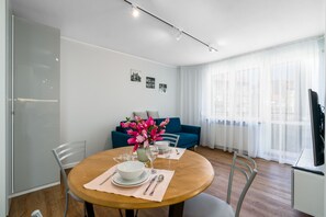 Apartamento, 1 quarto, sacada | Cozinha privada | Lava-louças, cafeteira/chaleira, chaleira elétrica, cadeirão de bebê
