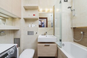 Apartment, 1 Bedroom, Balcony | Bathroom