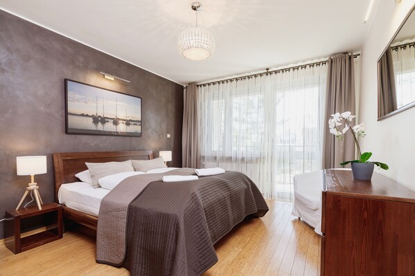 1 bedroom, bed sheets