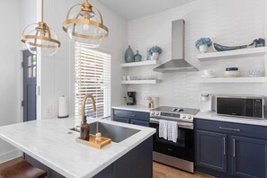 Fridge, microwave, oven, stovetop - Haven Hideaway (Atlanta)