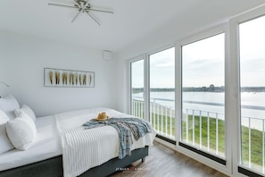 3 bedrooms, desk, iron/ironing board, travel cot