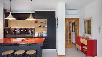 Kühlschrank, Mikrowelle, Ofen, Geschirrspüler