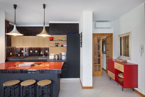 Refrigerador, microondas, horno, lavavajillas