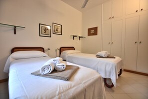 3 bedrooms, iron/ironing board, free WiFi, bed sheets - Apartment Frader Otto With Lake View (Torri del Benaco)