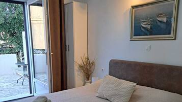 Estúdio (Studio Apartment 1) | Área de estar | TV