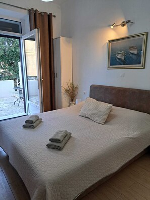 开间 (Studio Apartment 1) | 起居区 | 电视