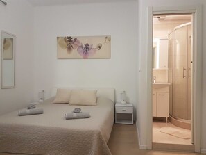 Iron/ironing board, free WiFi, bed sheets - Studios IM (Dubrovnik)