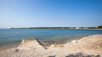 In Strandnähe, weißer Sandstrand