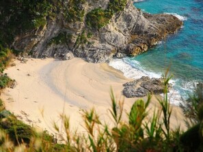 Beach - Casa Lampedusa, for 2 people, with sea view, shared pool and access to the beach (Capo Vaticano Ricadi)