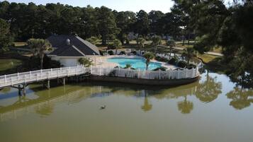 Condo, 1 Bedroom | Kolam renang | Kolam renang terbuka