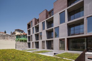 Exterior - Two Bedroom Duplex Apartment (Porto)