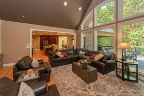 Smart-TV, Kamin, DVD-Player, Tischfußball