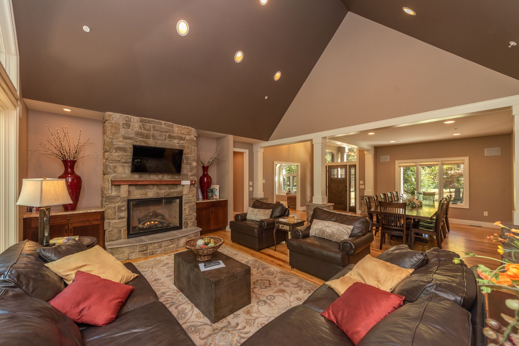 Woodland Chalet: Lake Access, Private Indoor Pool, 2 Hot Tubs!