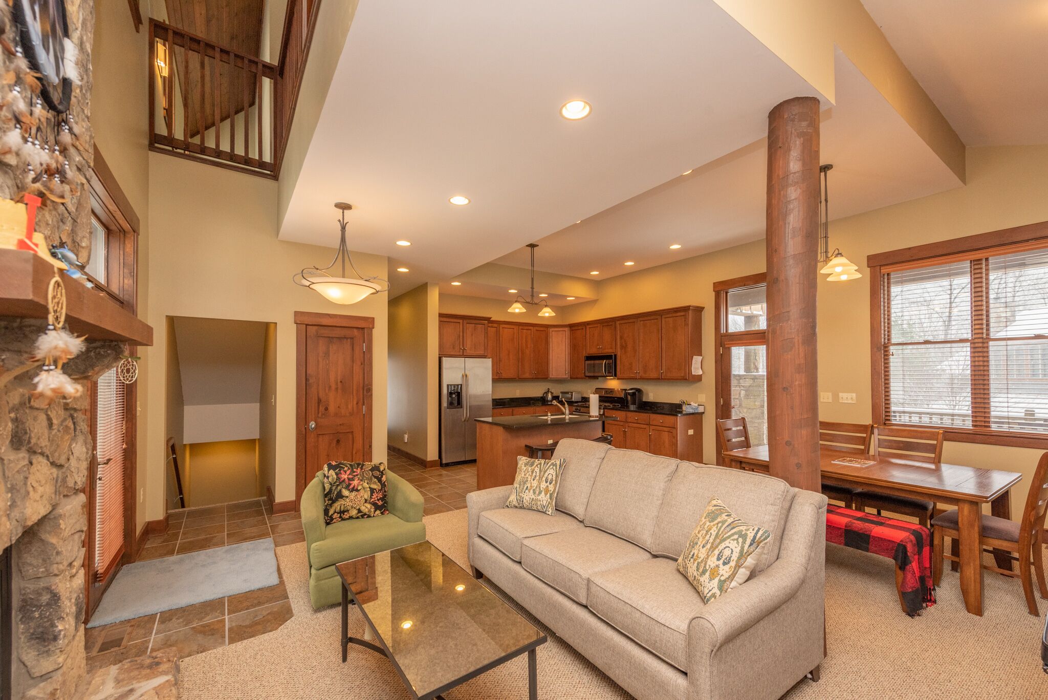 Lucky Number 8: Lake Area, Fireplace, A/C, Community Amenities!