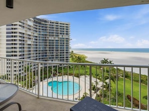 Property grounds - Beachfront 2BR/2BA condo with pool, wifi, and Gulf views. (Marco Island)