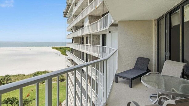 Property grounds - Beachfront 2BR/2BA condo with pool, wifi, and Gulf views. (Marco Island)